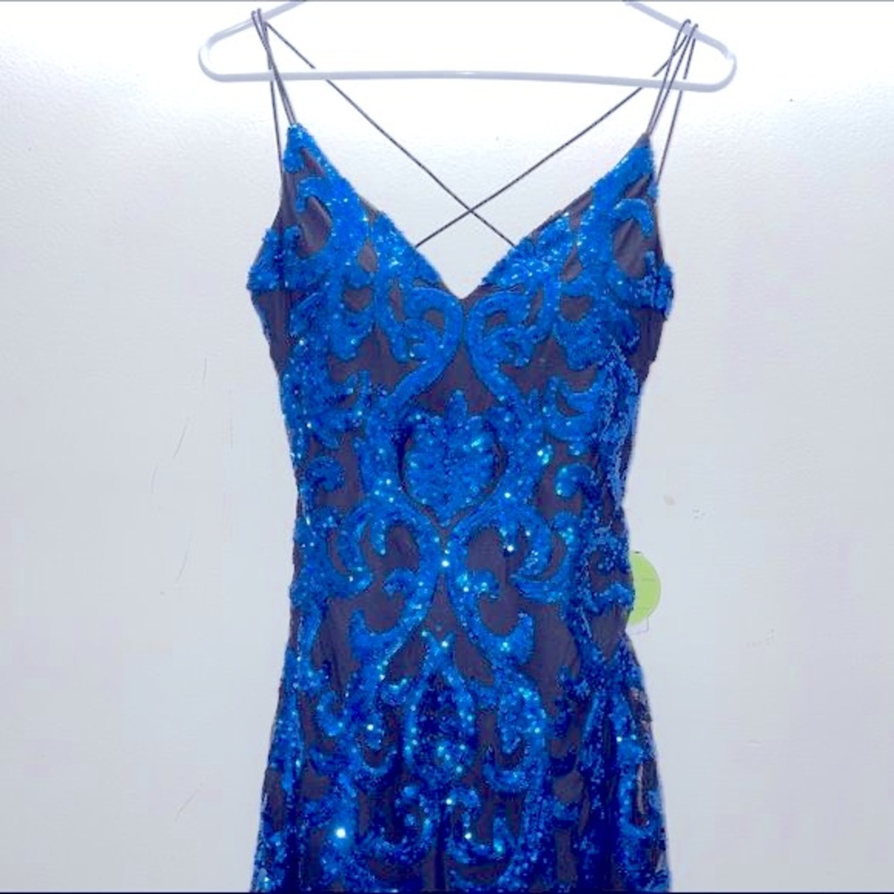 Gorgeous royal blue homecoming dress!! Criss cross back Only worn once Size S